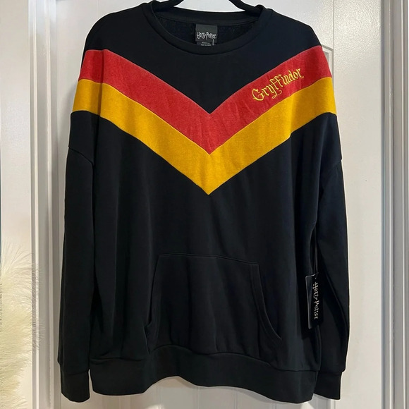 Hot Topic Harry Potter Chevron Gryffindor Black Sweatshirt. Size Medium. NWT. - Picture 2 of 15